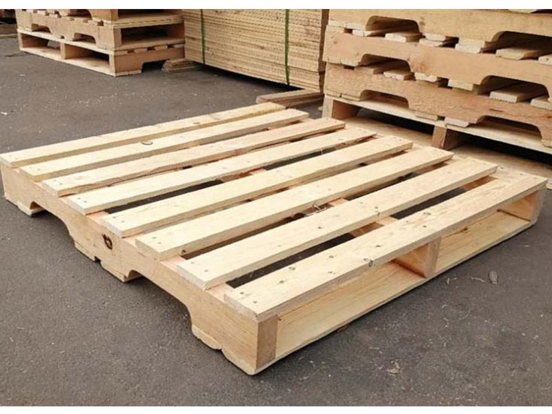 木托盘厂家生产的木托盘可以将静态物品转变成动态货物